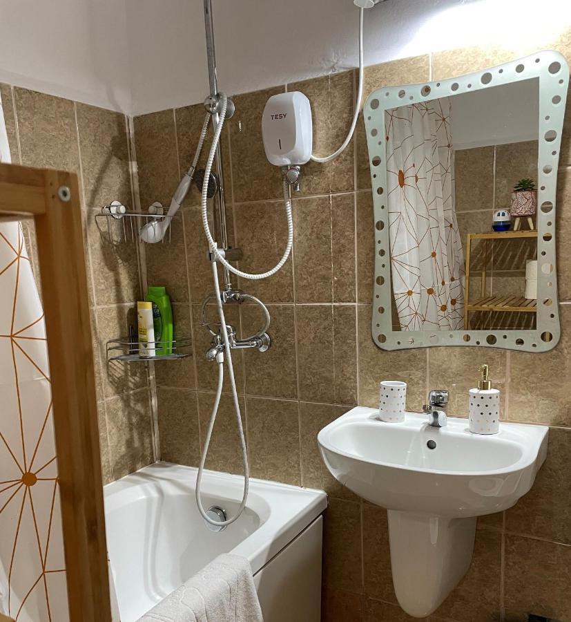 Cozy And Clean Apartment, Near National Arena Bucareste Exterior foto